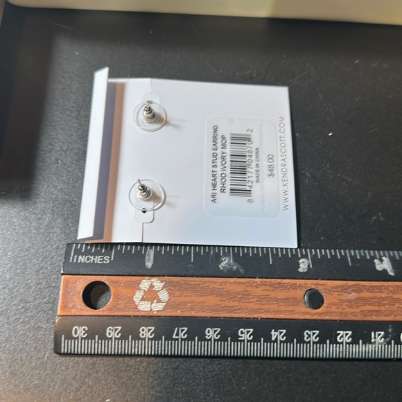 KENDRA SCOTT EARRINGS ARI HEART STUD RHOD IVORY MOP - Picture 4 of 5